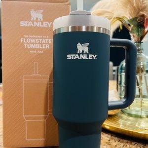 NIB: Stanley 40 oz Flowstate Quencher in Slate soft matte
